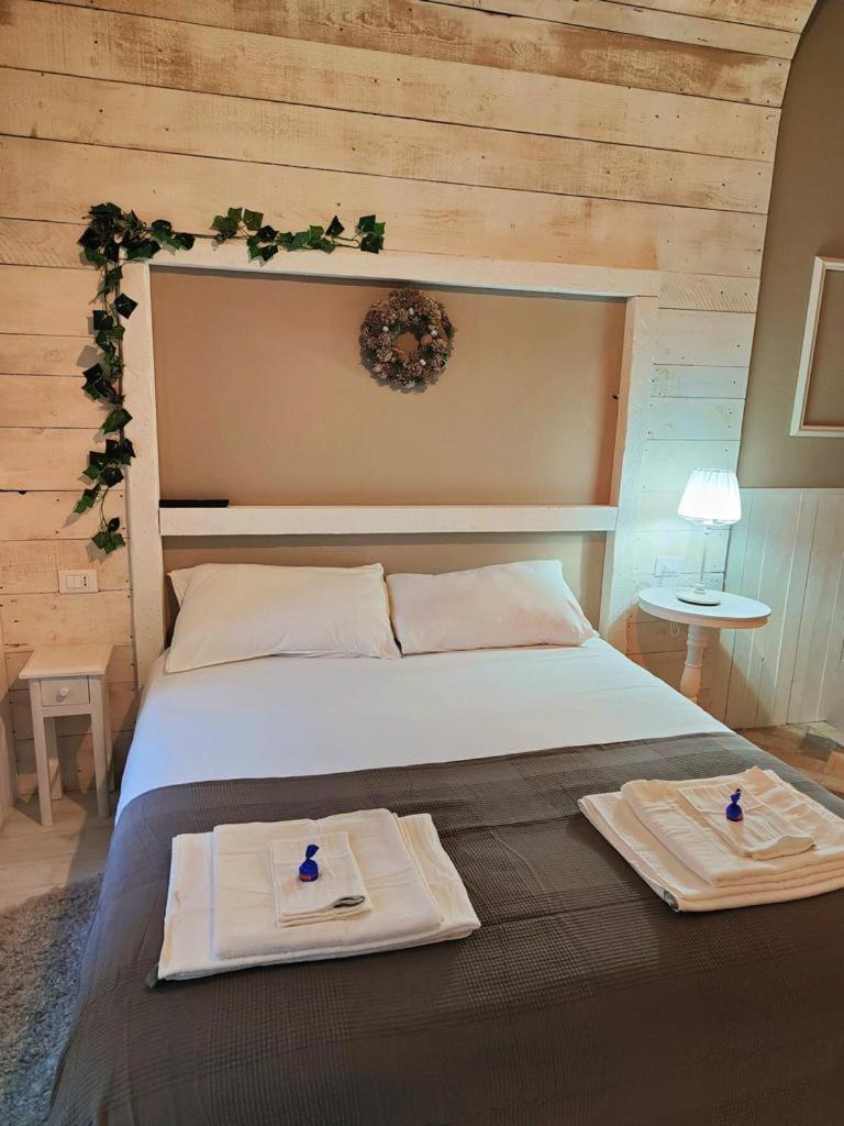 Lecco Lake Room photo